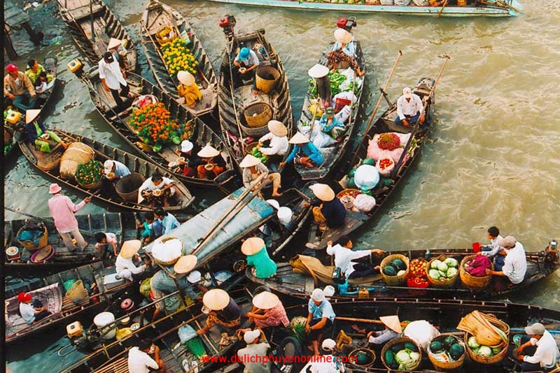 ăn sáng trên chợ nổi