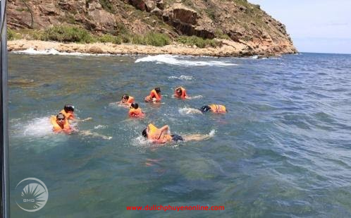 tour cam trai da ngoai dao hon chua cau ca tam bien 01